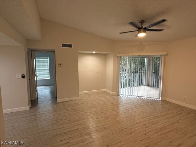 Building Photo - 190 Santa Clara Dr