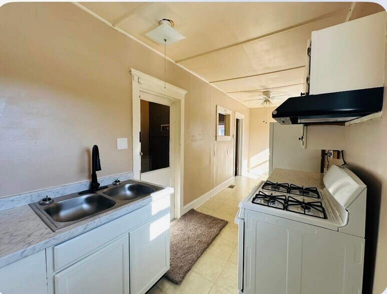 Building Photo - 345 1/2 Chemung St