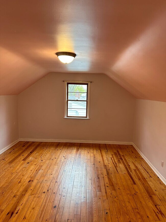 Building Photo - Beautiful house with Mentor charm!