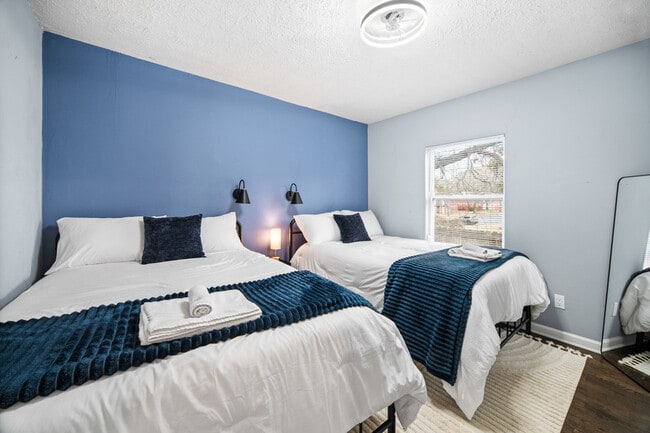 Building Photo - 866 United Ave SE