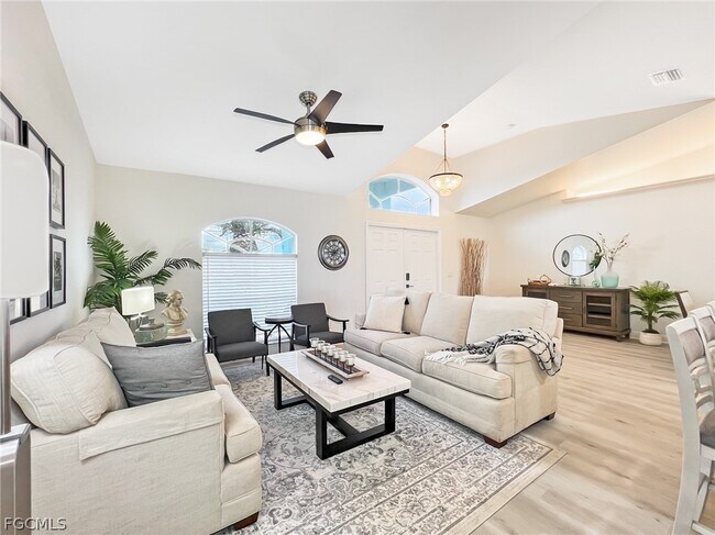 Building Photo - 1325 NE 5th Pl