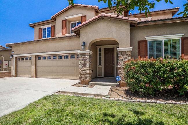 Building Photo - 30916 Snowberry Ln