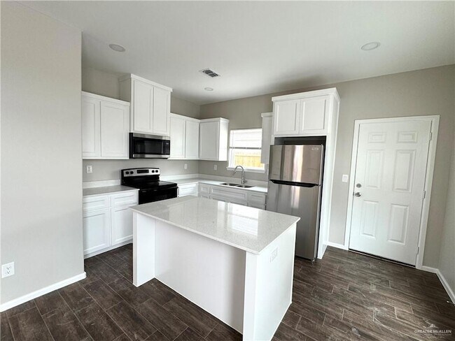Building Photo - 1612 Canelo Dr