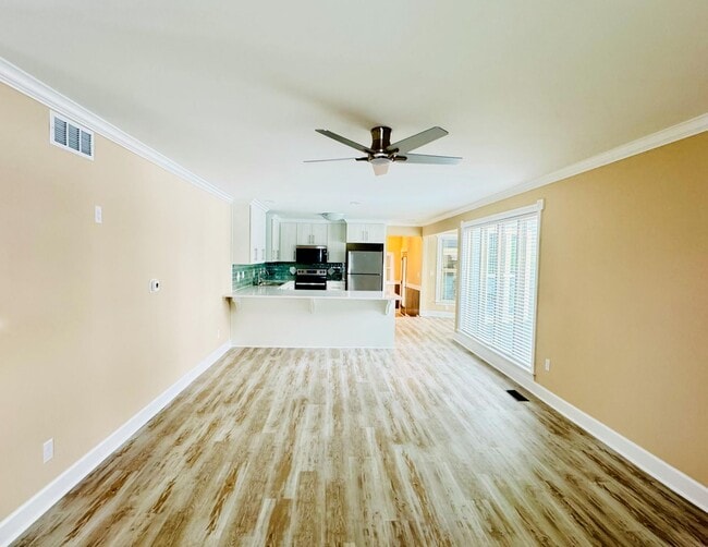 Building Photo - Luxury country rental 4x3 gated off black top!