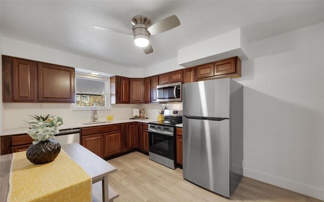 Building Photo - 713 Ave H