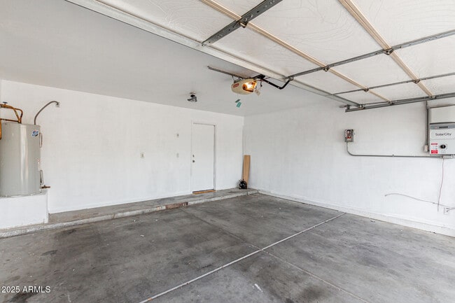 Building Photo - 12823 W Ash St