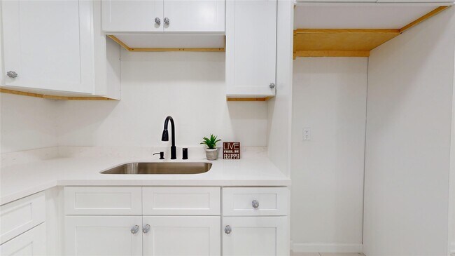 Building Photo - 7415 Alcomita Dr