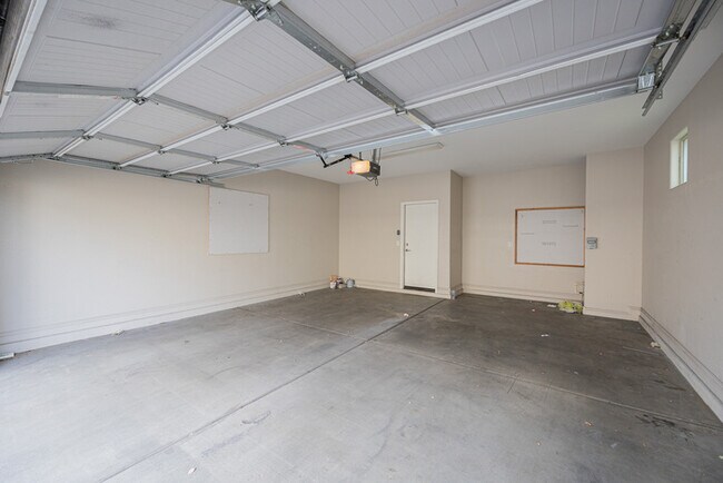 Building Photo - 3314 E Sheffield Rd