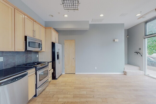 Building Photo - 885 Silver Ave SW