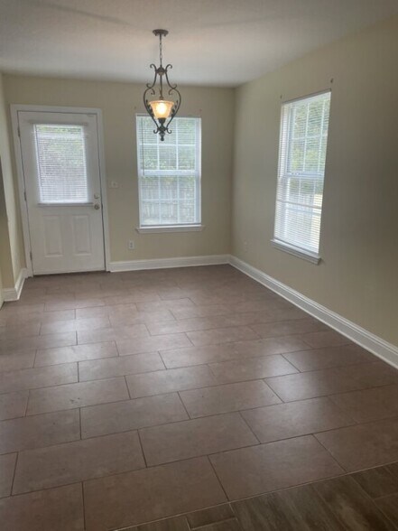 Dining area - 10323 Daisy Vestry Rd