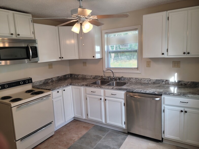 Kitchen East wall - 115 Thomas Blvd