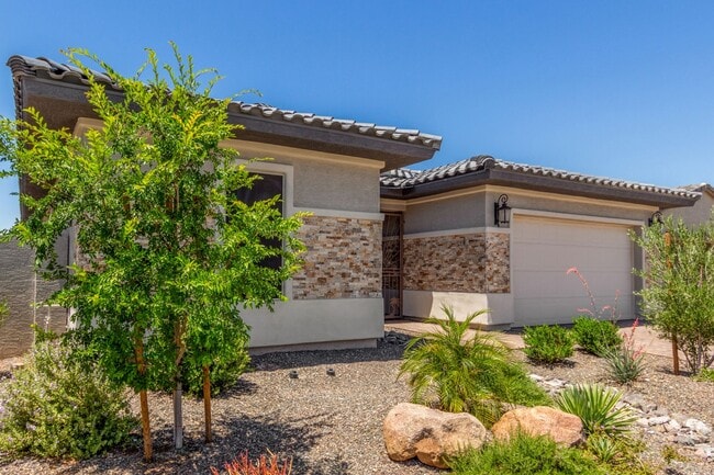 Building Photo - Beautiful 3 bedroom with pool in Cantamia!