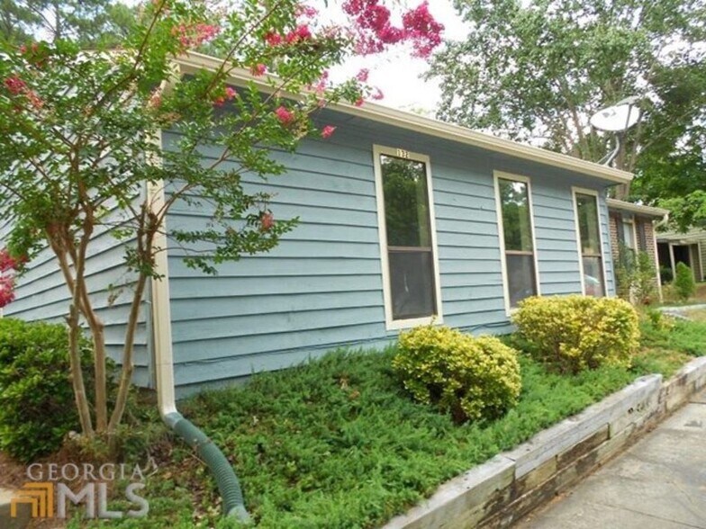 Building Photo - 132 Sandalwood Cir