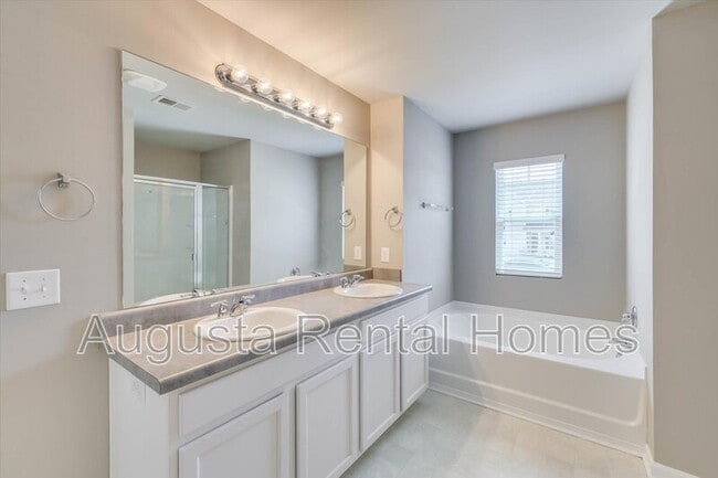 Building Photo - 5054 Vine Ln