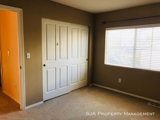 Building Photo - Large and Spacious Home in Renaissance Ridge!