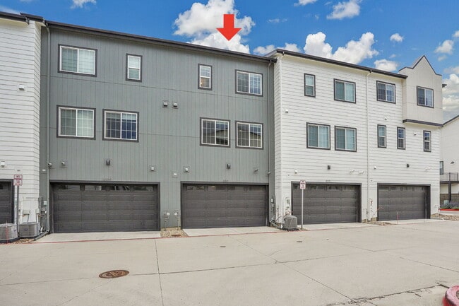 Building Photo - $2,680 - 2 Bed, 2.5 Bath Townhome in Broom...