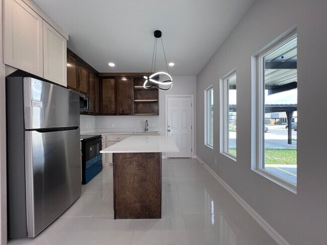 Building Photo - Brand New! Don't Miss Out Call today!