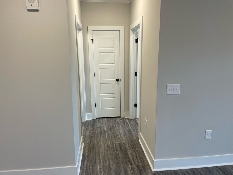 Building Photo - 395 S Crow Creek Dr NW