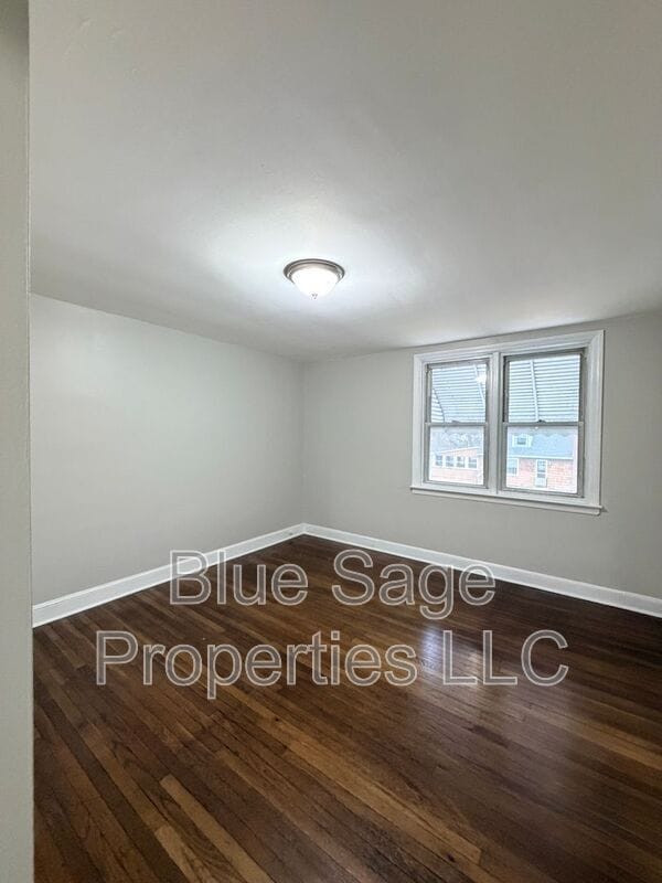 Building Photo - 402 Rively Ave