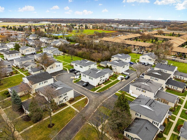 Building Photo - 1481 Quaker Ln