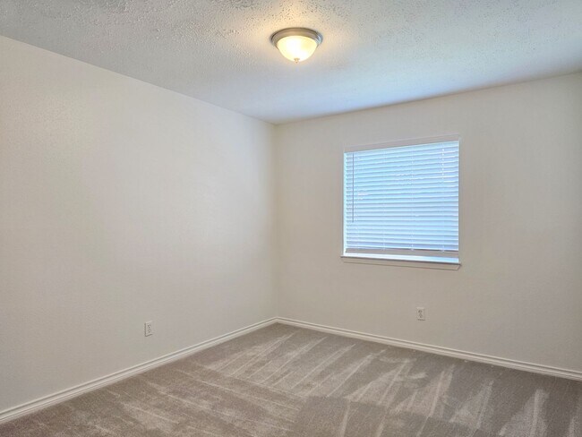 Building Photo - 10615 Heatherford Dr