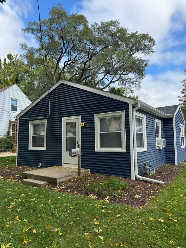 Building Photo - Charming Two-Bedroom Home in Fairfield