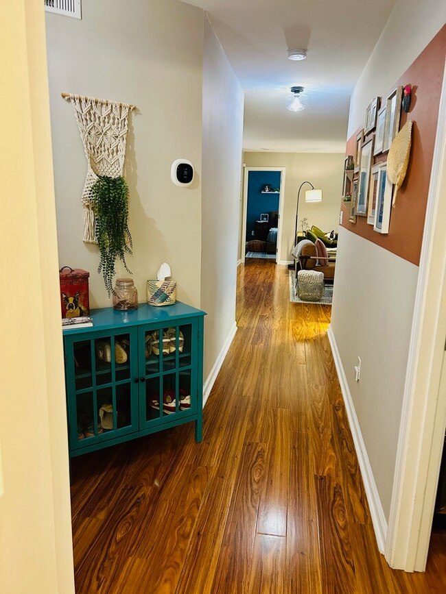 Primary Photo - 412 McGill Pl NE