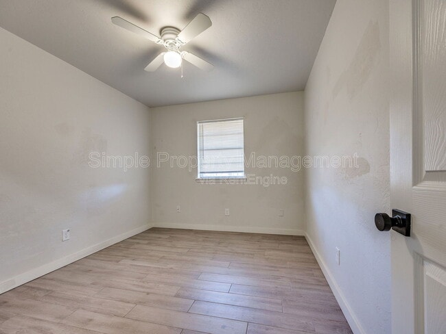 Building Photo - 2207 Donna Dr