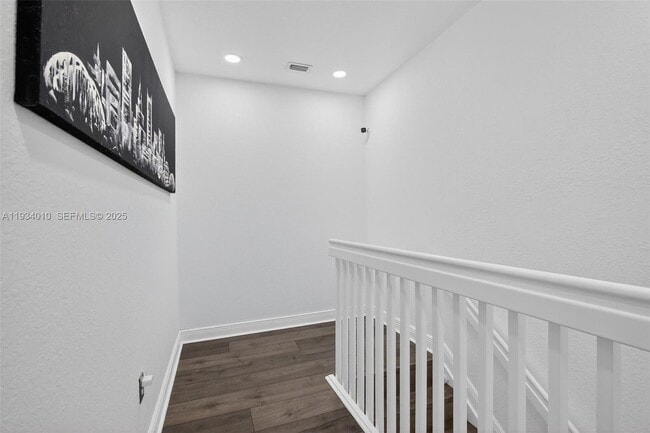 Building Photo - 12140 Village Pl