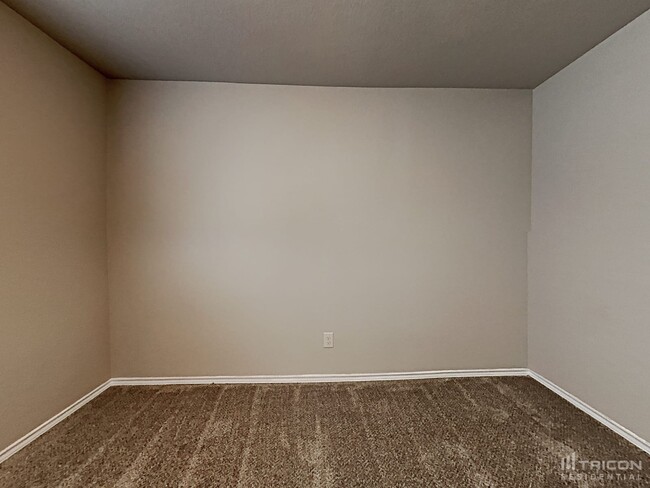 Building Photo - 3919 Amber Chase