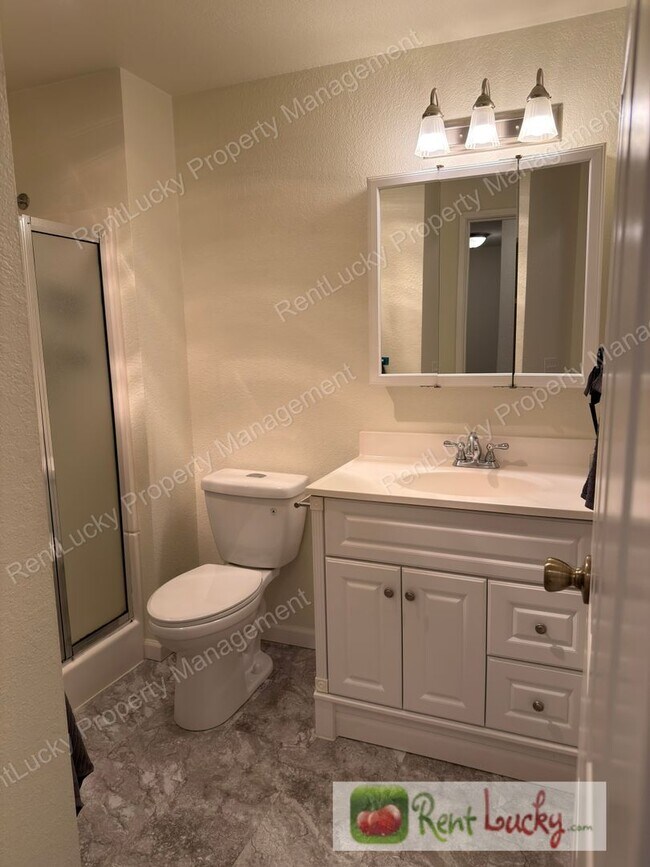 Building Photo - Kirkland Gem! Ground-Floor 1-Bedroom Condo w/2 Parking Spots & Beautiful Fireplace!