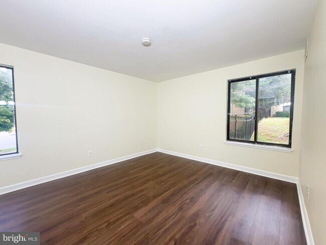 Building Photo - 9641 White Acre Rd