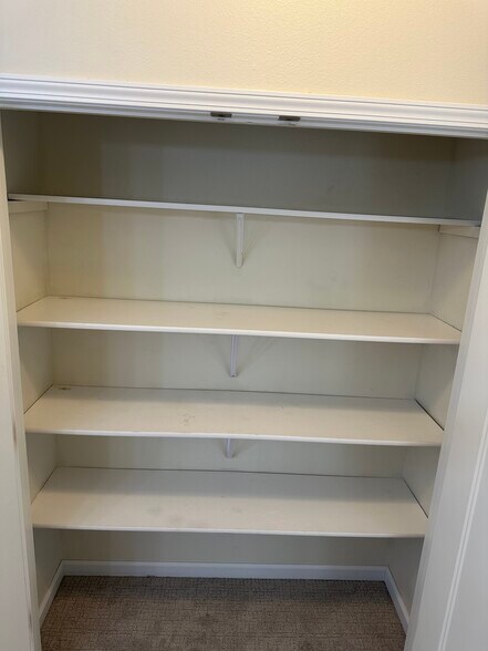 Building Photo - 2404 3rd Ave SE