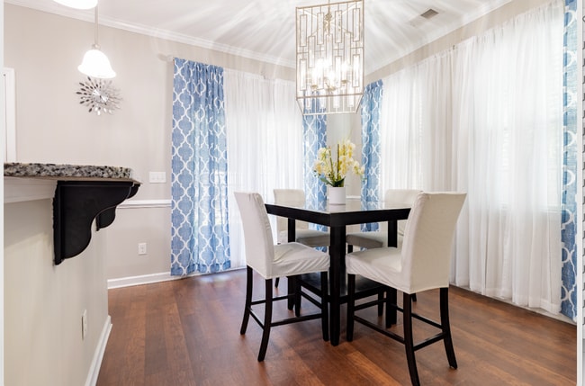 Building Photo - Updated 3BR Townhouse with Kitchen Island & Walk-In Closets