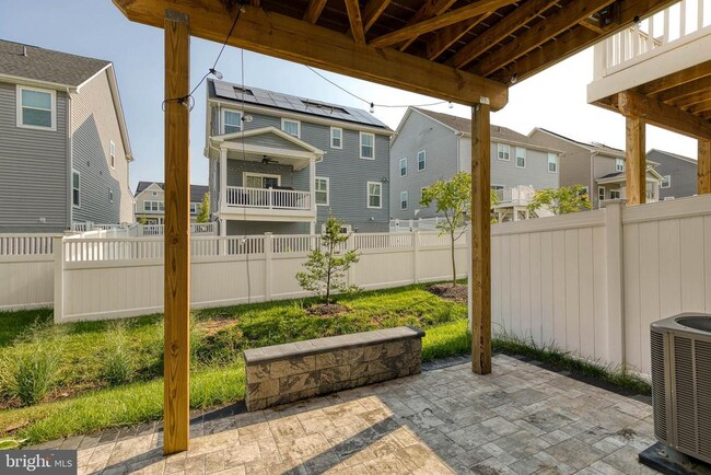 Building Photo - 2581 Debert Cir