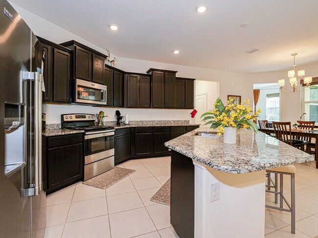 Building Photo - 5945 Buttonwood Sq