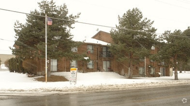 Building Photo - Cascade Pines