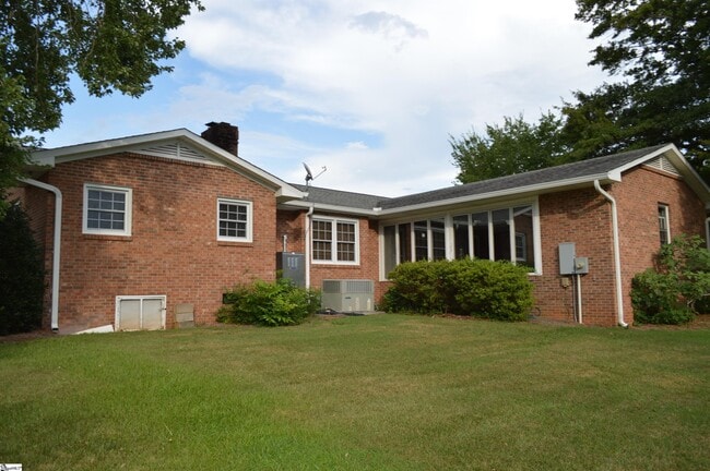 Building Photo - 2462 E Blackstock Rd