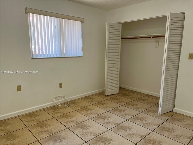Building Photo - 432 NW 23rd Pl