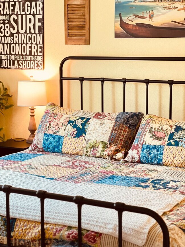 Building Photo - LAKE ACCESS!! Beautiful 4 bedroom 2 bath H...