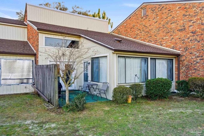 Building Photo - 4822 Huron Dr