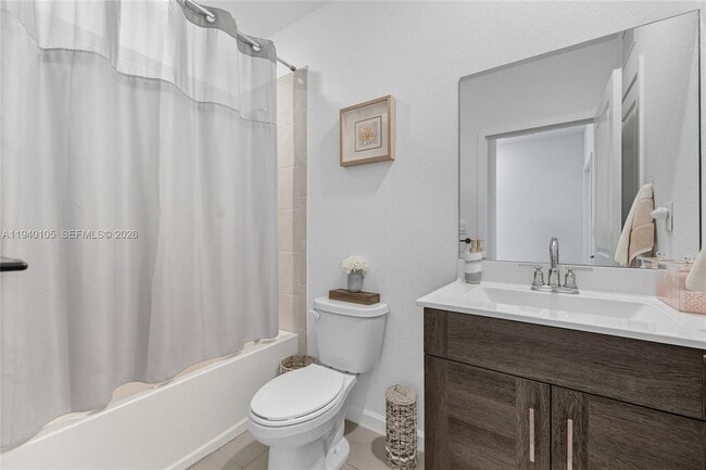 Building Photo - 805 SE 18th St