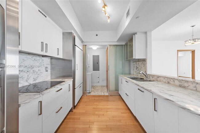 Building Photo - 450 Alton Rd