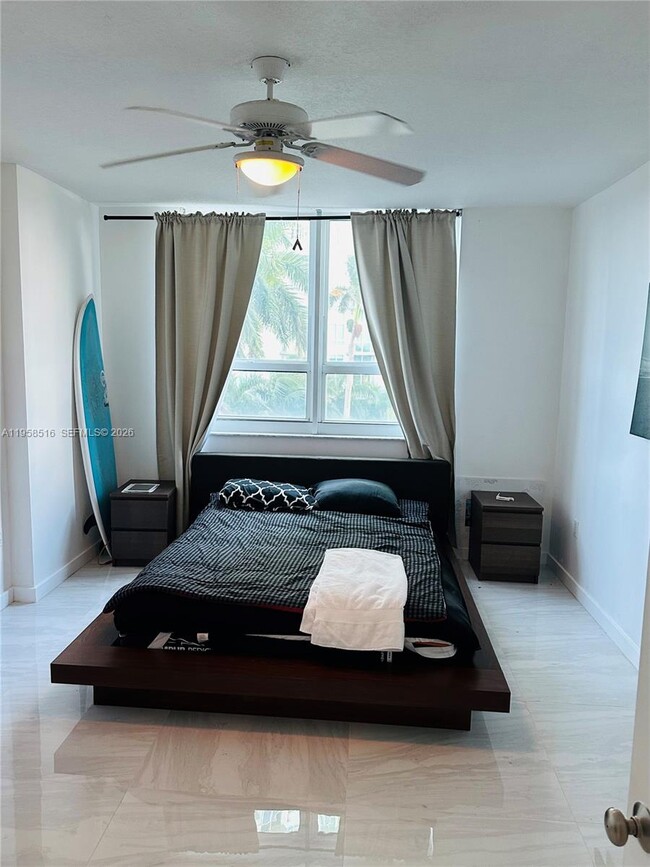 Building Photo - 2000 N Bayshore Dr