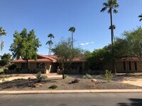 Building Photo - 185 E Cercado Ln