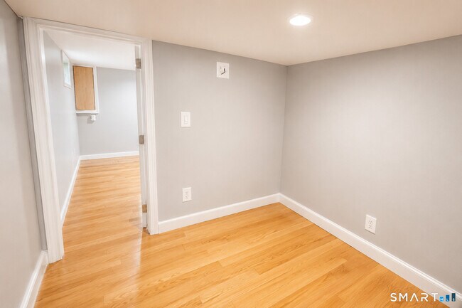 Building Photo - 144 Ridge Rd