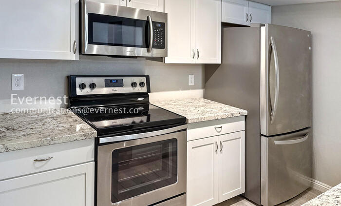 Building Photo - 1920 W Lindner Ave