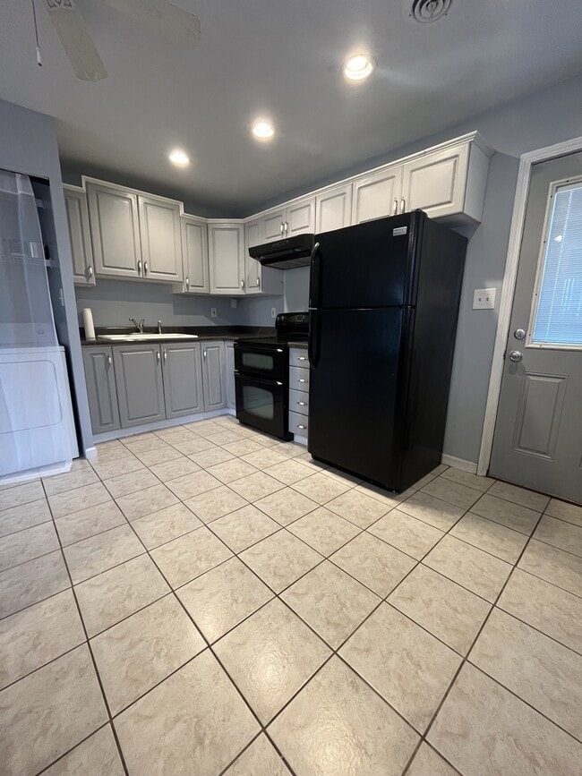 Building Photo - 2837 Edgewood Ave