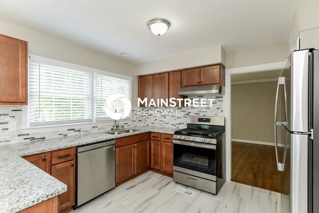 Building Photo - 4 Bedroom Pet-Friendly Home in CHARLOTTE, NC with Main Street Renewal