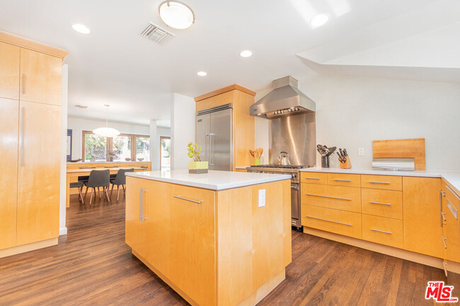 Building Photo - 16811 Escalon Dr